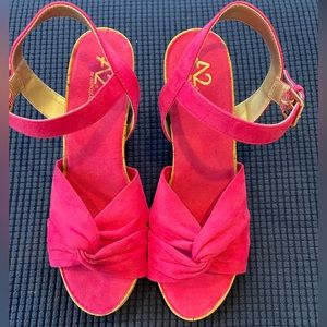 Aerosoles pink suede wedge sandals - size 9